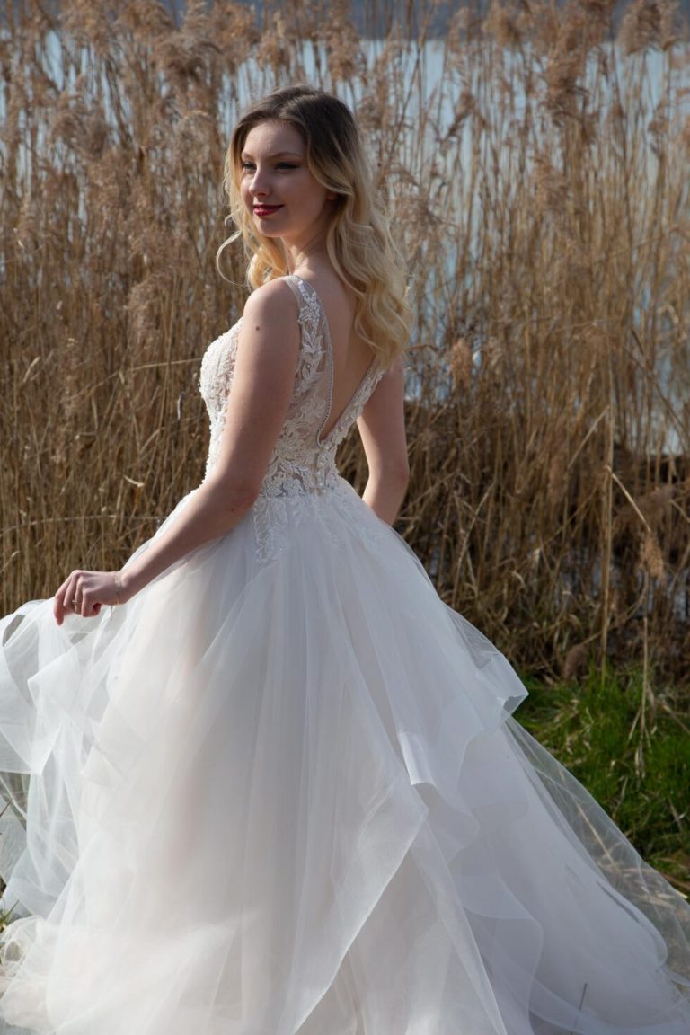 brautmoden brautkleid klein