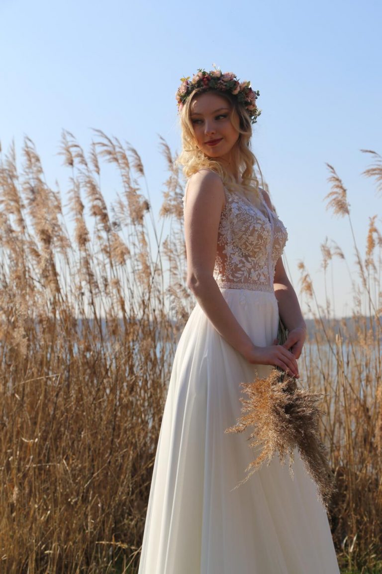 brautmoden brautkleid klein